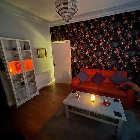Edinburgh Two Bedroom Apartment With Free Side Street Parking 24 Hours ภายนอก รูปภาพ