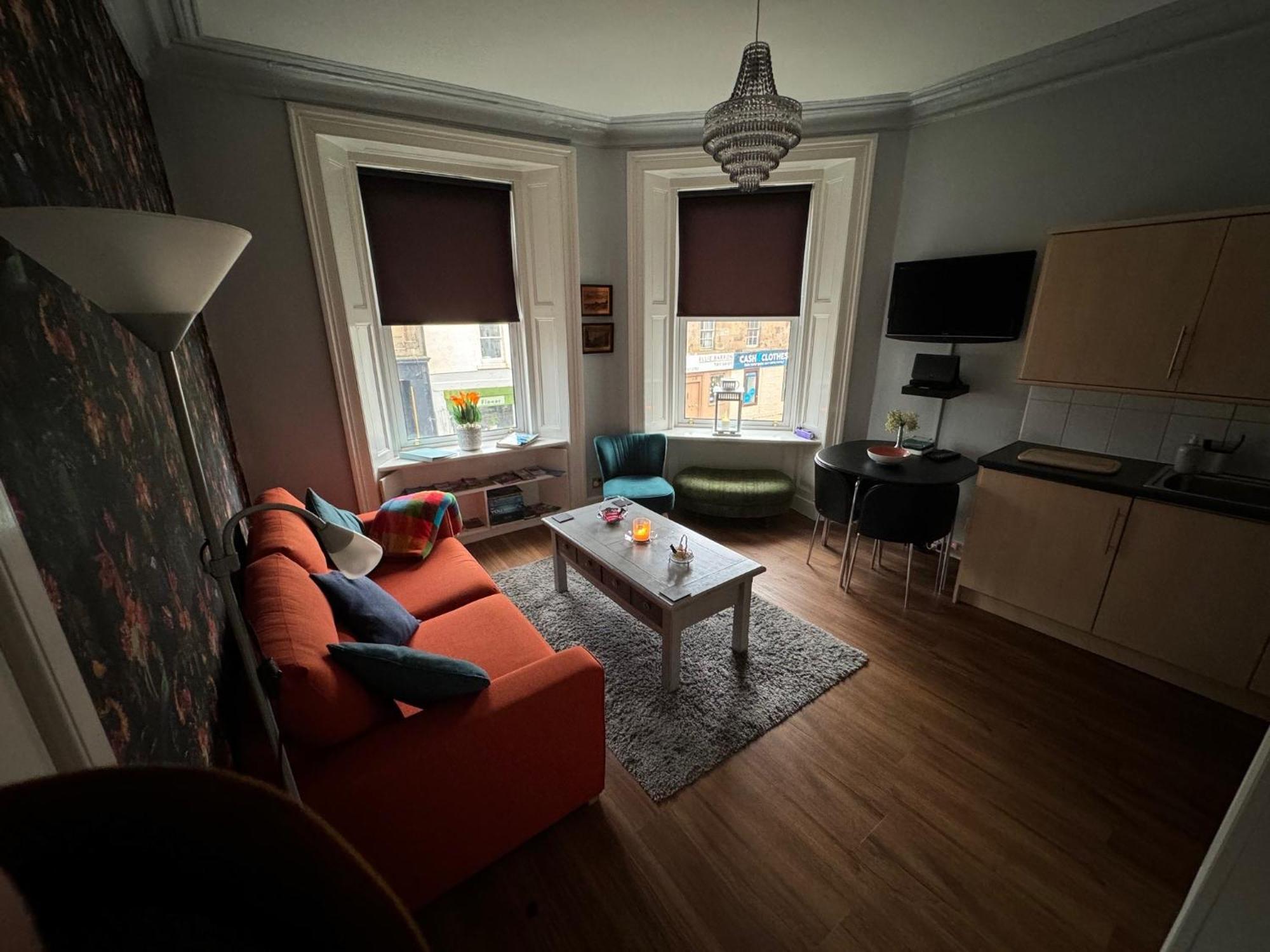 Edinburgh Two Bedroom Apartment With Free Side Street Parking 24 Hours ภายนอก รูปภาพ
